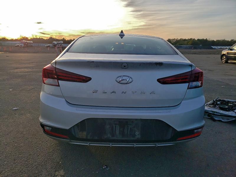 Фото 6 - HYUNDAI ELANTRA