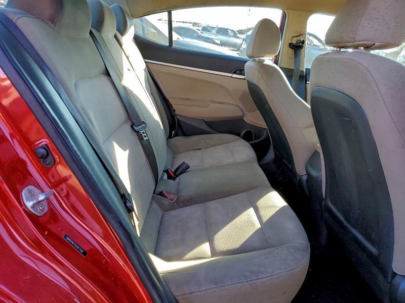 Фото 10 - HYUNDAI ELANTRA