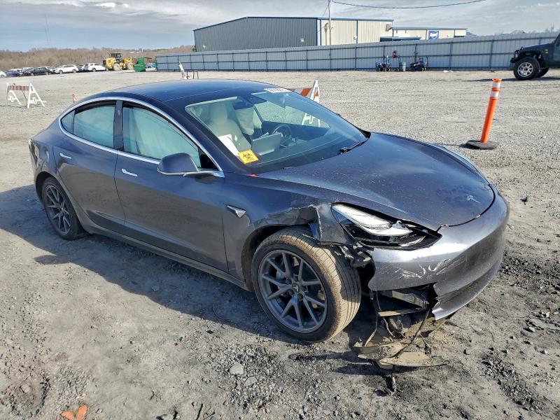 Фото 4 - TESLA MODEL 3