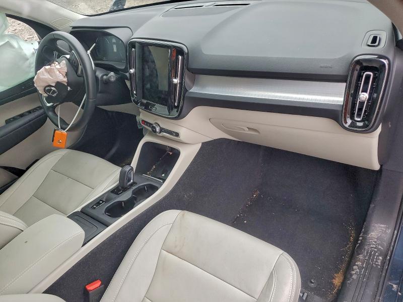 Фото 8 - VOLVO XC40