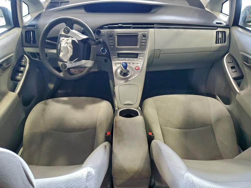 Фото 8 - TOYOTA PRIUS