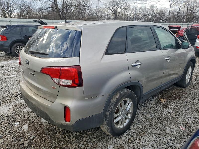 Фото 3 - KIA SORENTO