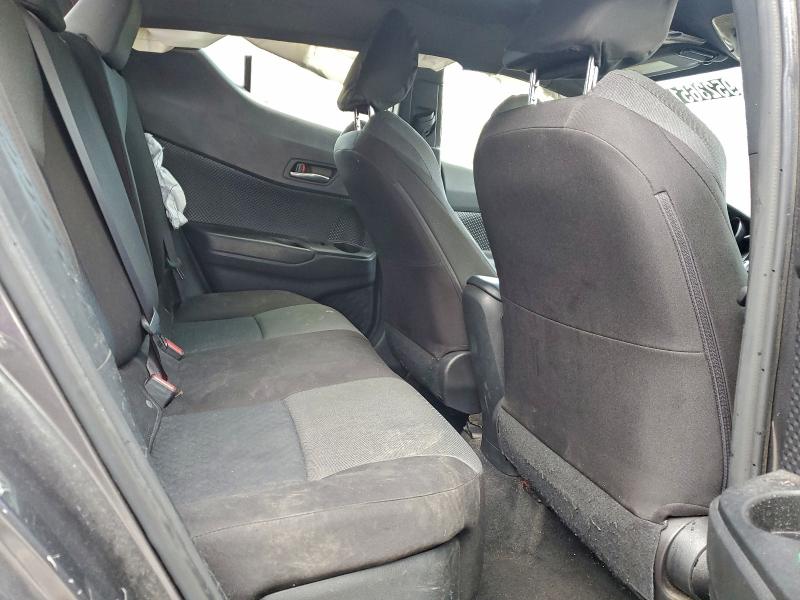 Фото 10 - TOYOTA C-HR