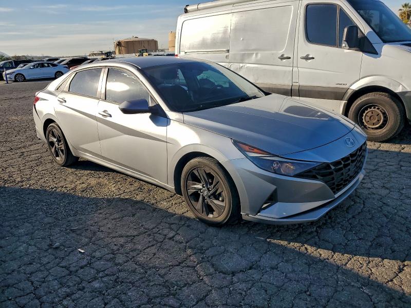 Фото 4 - HYUNDAI ELANTRA