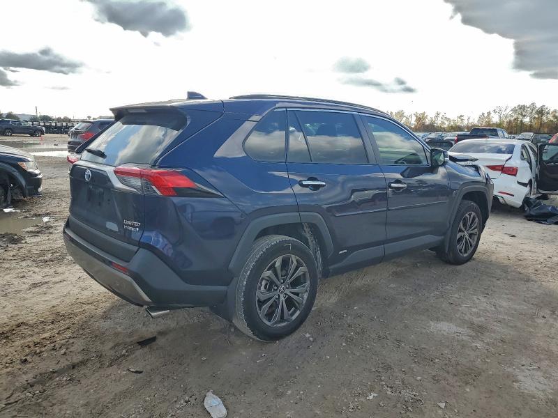 Фото 3 - TOYOTA RAV4