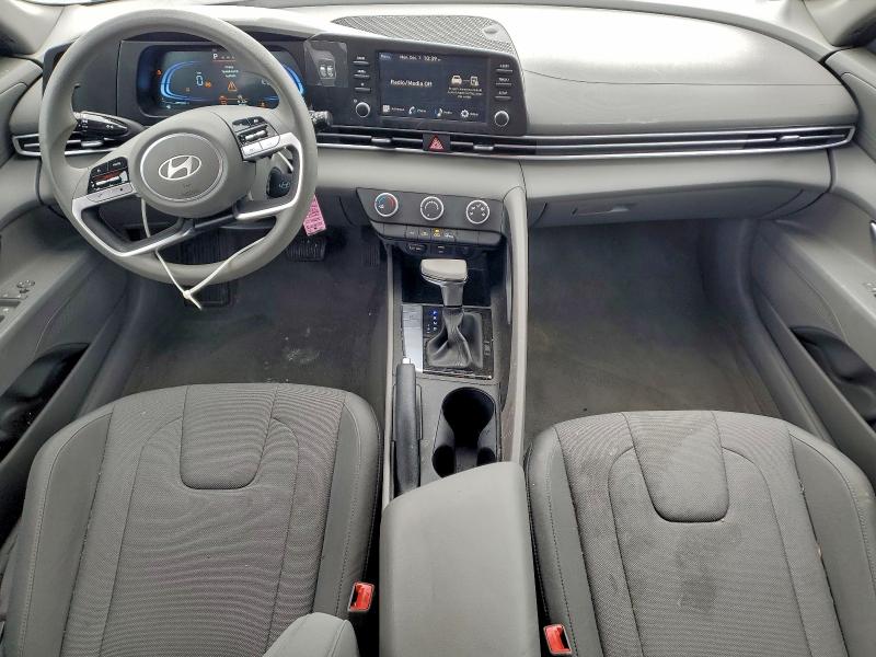 Фото 8 - HYUNDAI ELANTRA