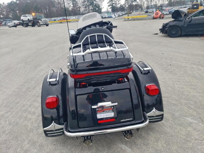 HARLEY-DAVIDSON FL 2015