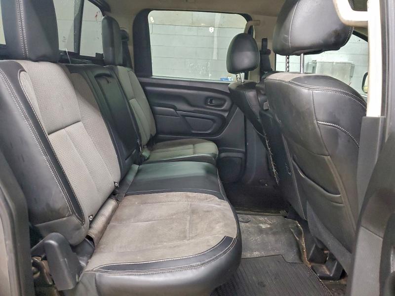 Фото 10 - NISSAN TITAN