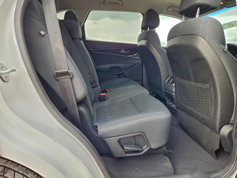 Фото 10 - KIA SORENTO