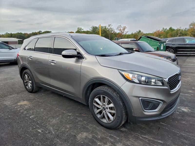 Фото 4 - KIA SORENTO