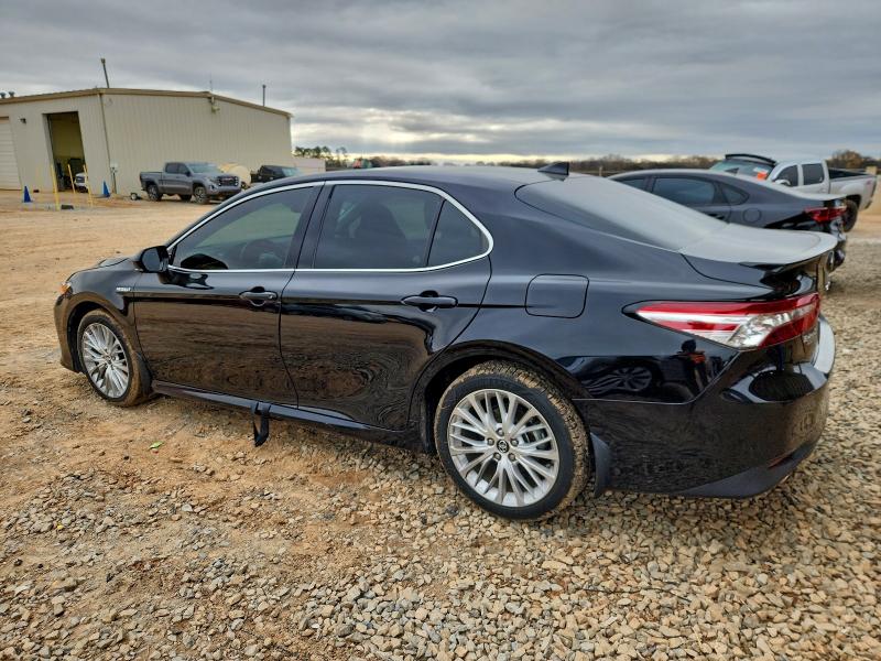 Фото 2 - TOYOTA CAMRY