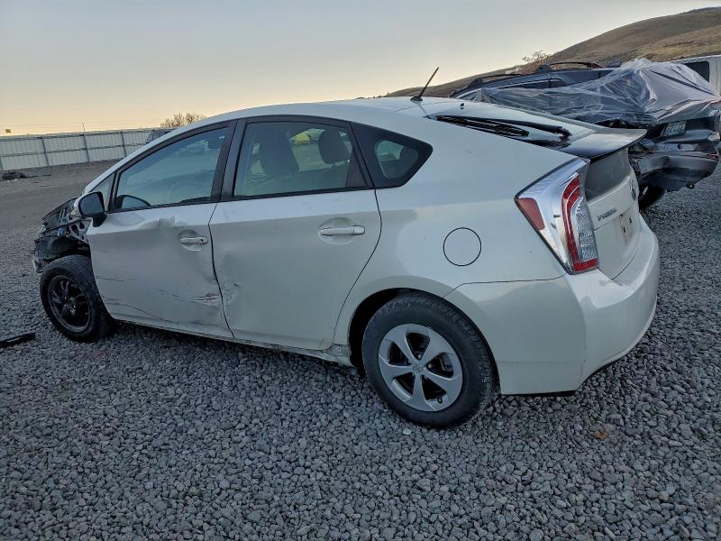 Фото 2 - TOYOTA PRIUS