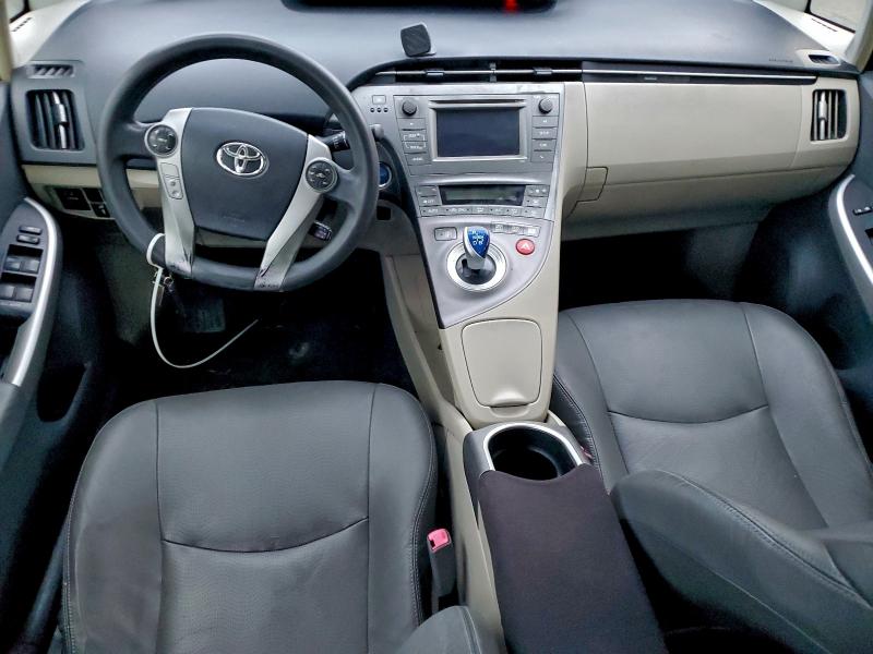 Фото 8 - TOYOTA PRIUS