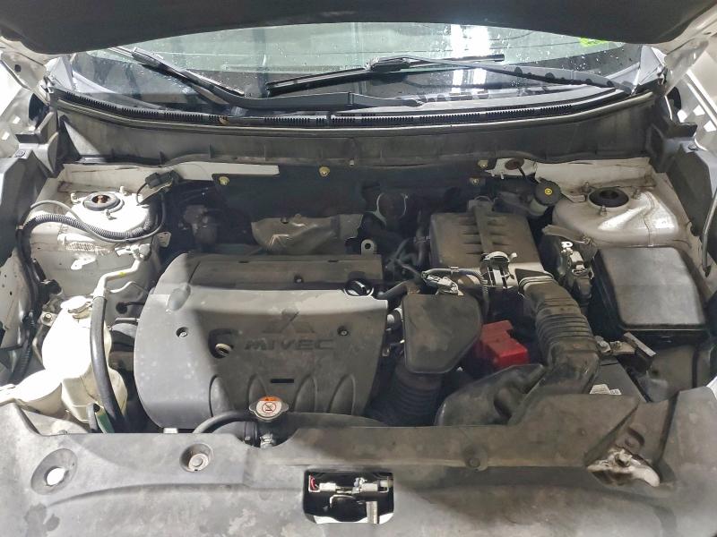 Фото 12 - MITSUBISHI OUTLANDER