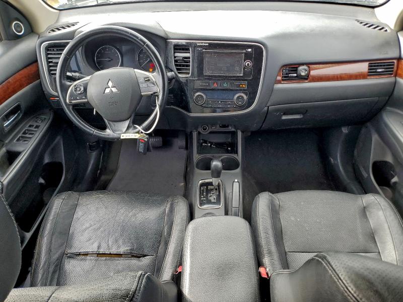 Фото 8 - MITSUBISHI OUTLANDER