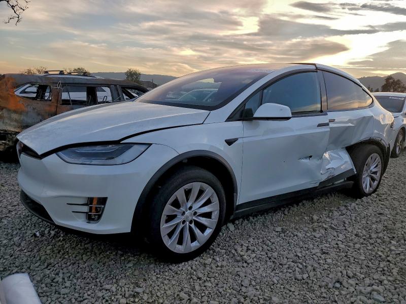 Фото 1 - TESLA MODEL X