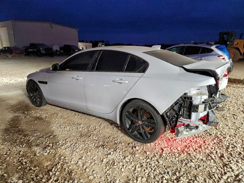 Фото 2 - JAGUAR XE