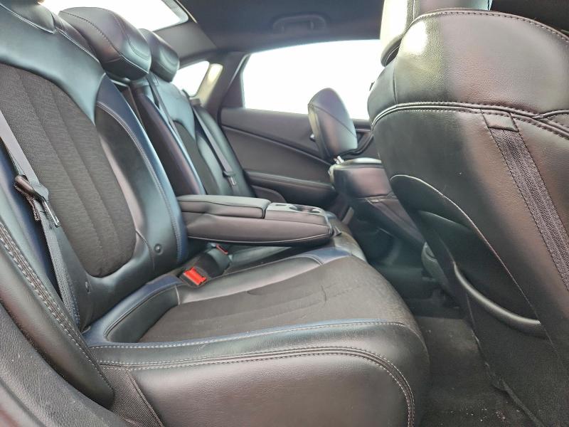 Фото 10 - CHRYSLER 200