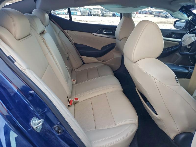 Фото 10 - NISSAN MAXIMA