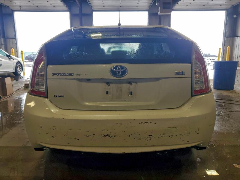 Фото 6 - TOYOTA PRIUS