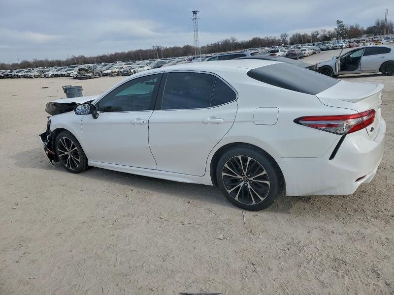 Фото 2 - TOYOTA CAMRY
