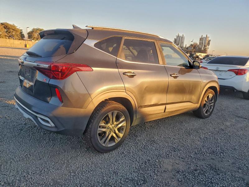 Фото 3 - KIA SELTOS