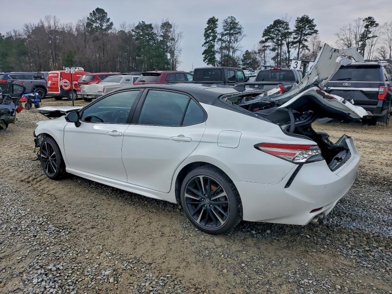 Фото 2 - TOYOTA CAMRY