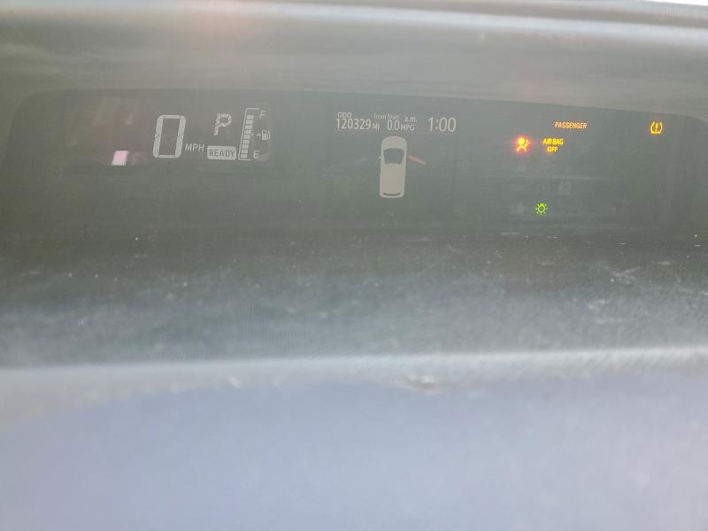 Фото 9 - TOYOTA PRIUS