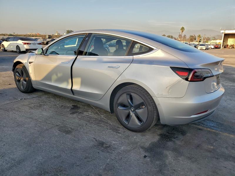 Фото 2 - TESLA MODEL 3