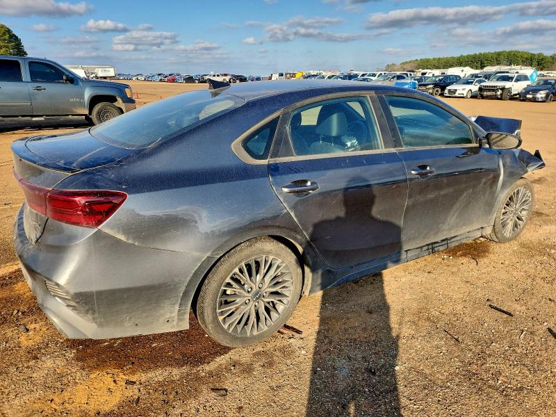 Фото 3 - KIA FORTE