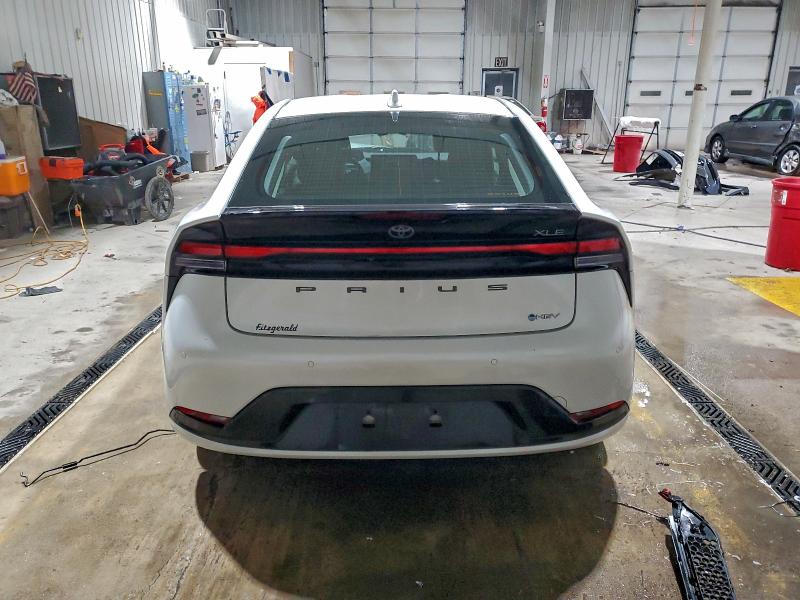 Фото 6 - TOYOTA PRIUS