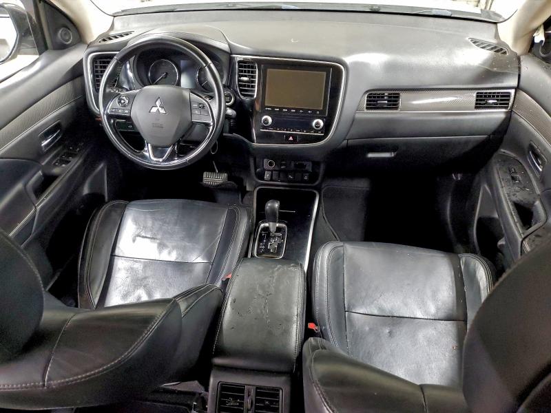 Фото 8 - MITSUBISHI OUTLANDER