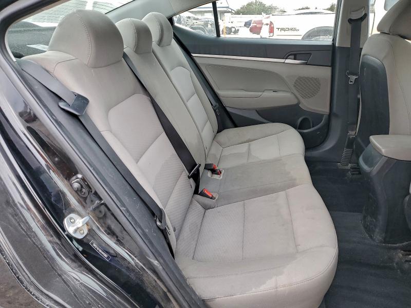 Фото 10 - HYUNDAI ELANTRA