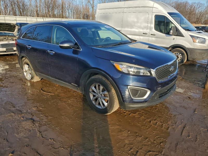 Фото 4 - KIA SORENTO