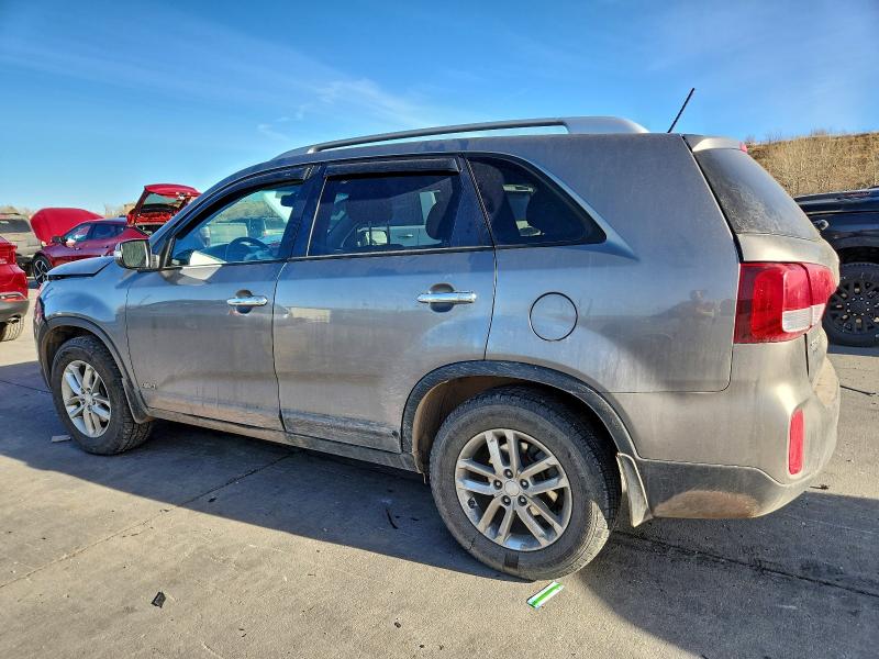 Фото 2 - KIA SORENTO