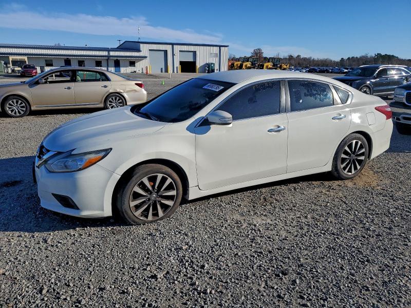 Фото 1 - NISSAN ALTIMA