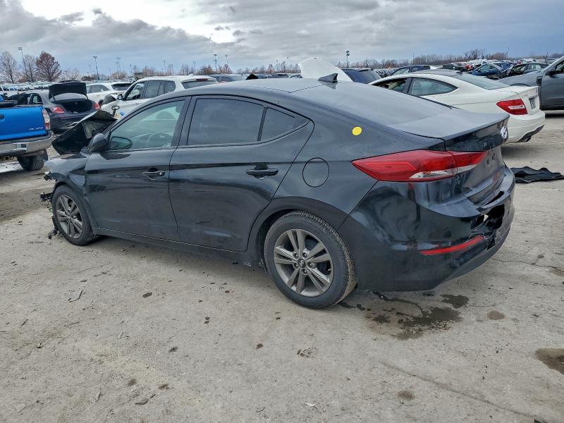 Фото 2 - HYUNDAI ELANTRA