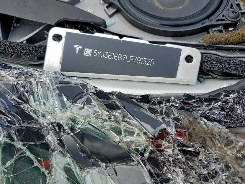 Фото 12 - TESLA MODEL 3