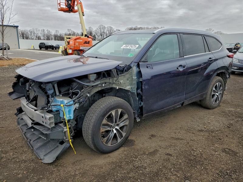 Фото 1 - TOYOTA HIGHLANDER