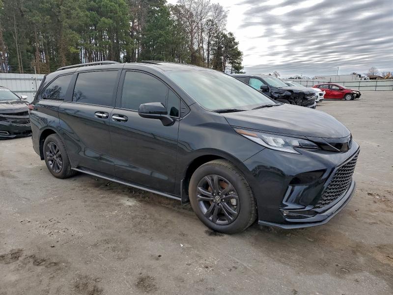 Фото 4 - TOYOTA SIENNA