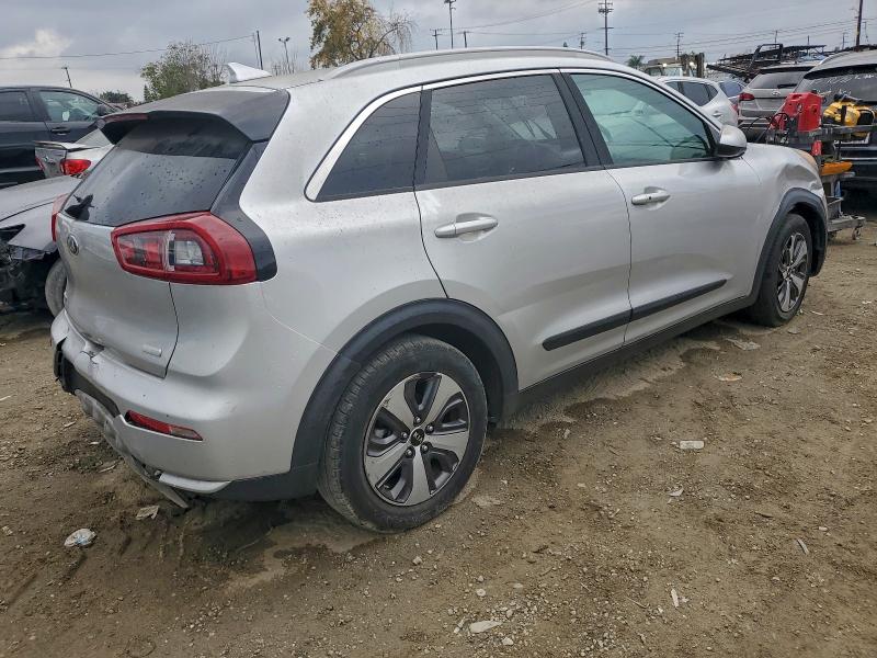 Фото 3 - KIA NIRO
