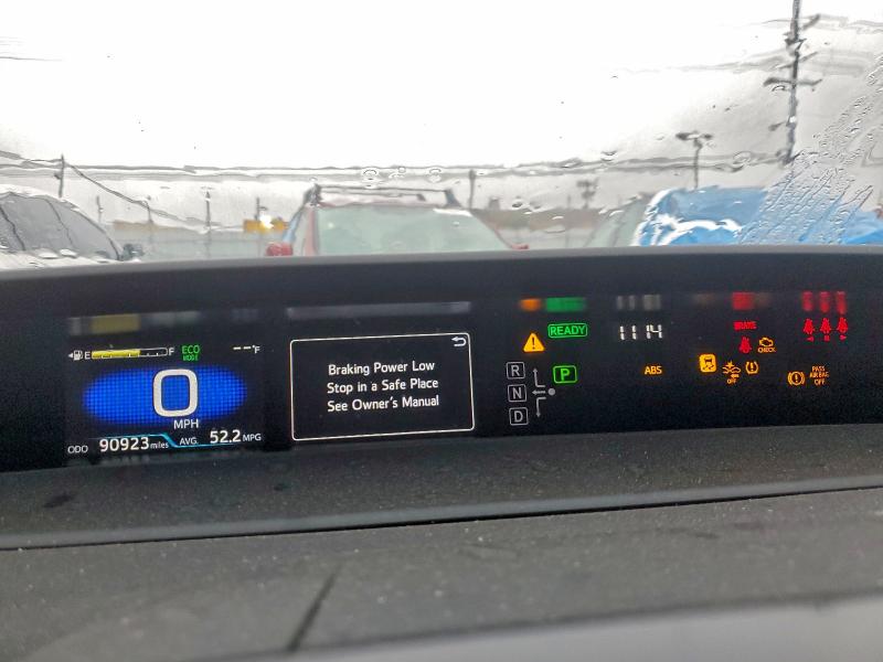 Фото 9 - TOYOTA PRIUS