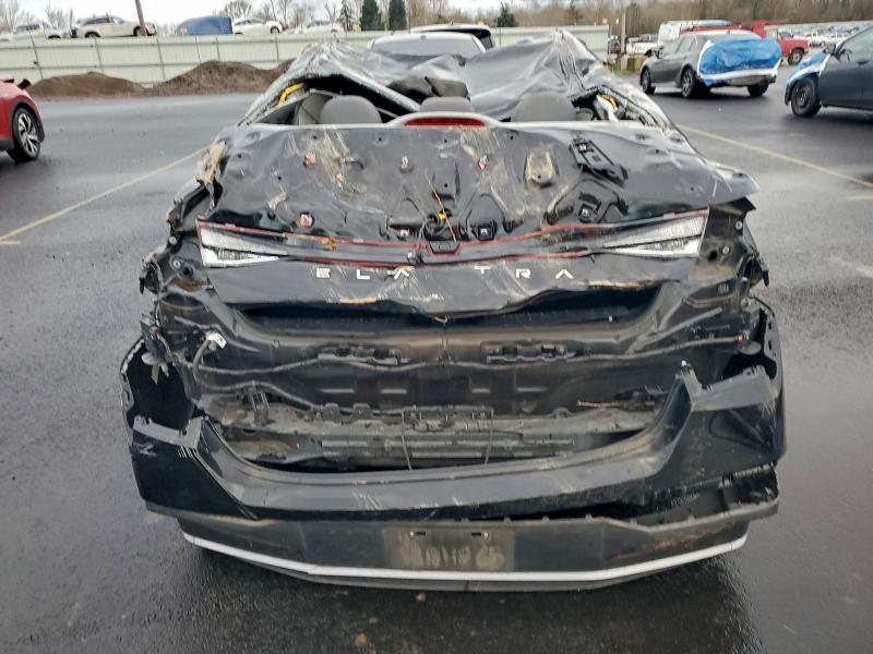 Фото 6 - HYUNDAI ELANTRA