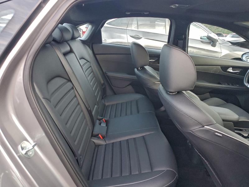 Фото 10 - KIA FORTE