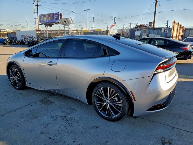 Фото 2 - TOYOTA PRIUS