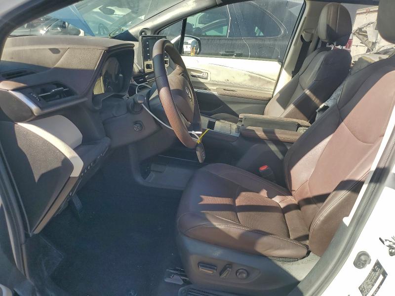 Фото 7 - TOYOTA SIENNA