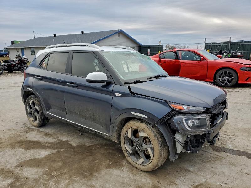 Фото 4 - HYUNDAI VENUE