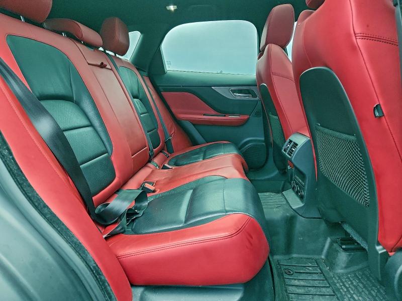 Фото 11 - JAGUAR F-PACE