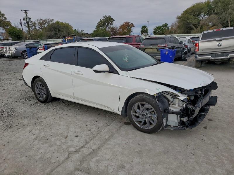 Фото 4 - HYUNDAI ELANTRA