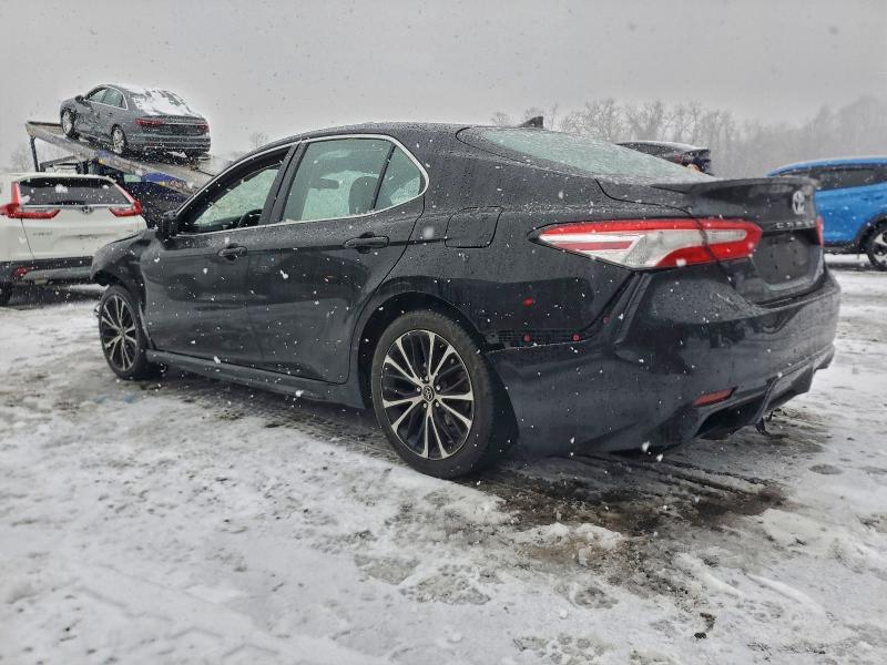 Фото 2 - TOYOTA CAMRY